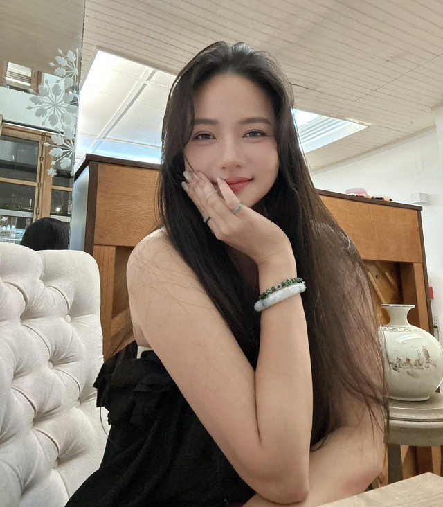 Đại gia U65 si mê mỹ nhân Việt kém 26 tuổi bất chấp thế nào, tặng toàn bộ tài sản hàng trăm tỷ- Ảnh 2. Đại gia U65 si mê mỹ nhân Việt kém 26 tuổi bất chấp thế nào, tặng toàn bộ tài sản hàng trăm tỷ- Ảnh 2.