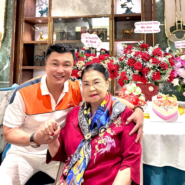 Nam nghệ sĩ Việt được trả c&aacute;t-x&ecirc; kỷ lục 60 c&acirc;y v&agrave;ng, cả nh&agrave; kh&ocirc;ng đại gia cũng l&agrave; CEO gi&agrave;u nức tiếng- Ảnh 4.