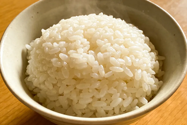 Nấu cơm chỉ th&ecirc;m một bước nhỏ, đường huyết v&agrave; mỡ m&aacute;u c&oacute; thể được kiểm so&aacute;t tốt hơn - Ảnh 1.