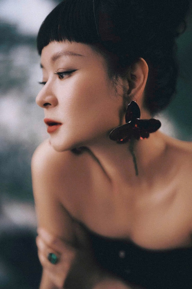 NTK Linh Moon dốc hết mọi vốn liếng để thực hiện giấc mơ của m&igrave;nh trong bộ sưu tập SOGNO NIGHT tại l&acirc;u đ&agrave;i Petrovsky  - Ảnh 1.