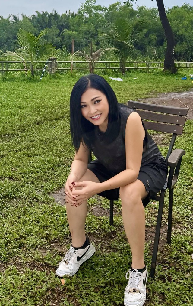 Nữ ca sĩ đ&igrave;nh đ&aacute;m U55 c&ocirc;ng khai lấy trai miền n&uacute;i, kh&ocirc;ng biết tiếng Việt, lu&ocirc;n sợ chồng ghen v&igrave; điều n&agrave;y - Ảnh 3.