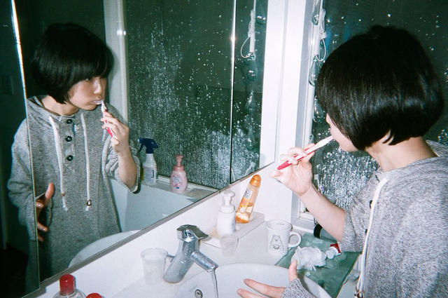 Đ&aacute;nh răng nước n&oacute;ng hay nước lạnh tốt hơn? C&acirc;u trả lời khiến ai cũng ngỡ ng&agrave;ng - Ảnh 1.