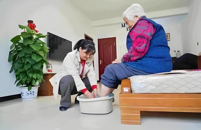 B&agrave; tr&ugrave;m showbiz Hong Kong Trần Lam từng n&oacute;i: "Phụ nữ nhất định n&ecirc;n sinh một c&ocirc; con g&aacute;i", l&yacute; do qu&aacute; thực tế! - Ảnh 3.