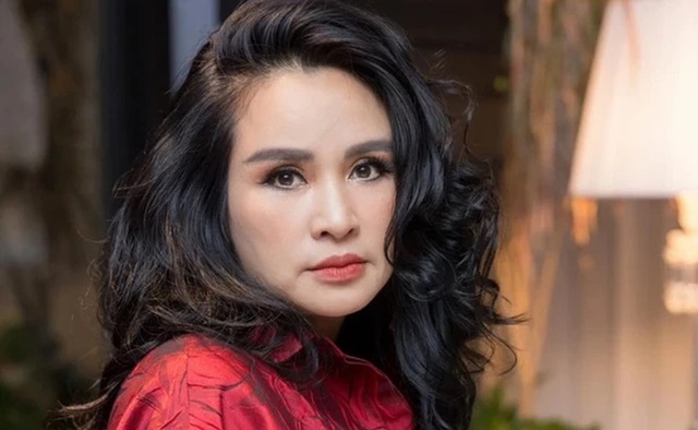 NSND Thanh Lam ngồi du thuyền, nhắc đ&agrave;n em: "Đừng c&oacute; n&oacute;i mỉa chị"- Ảnh 2.