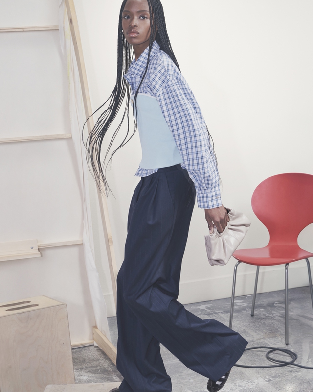 Maje Xu&acirc;n H&egrave; 2026: Trường phong c&aacute;ch của c&aacute;c qu&yacute; c&ocirc; hậu Paris- Ảnh 5.