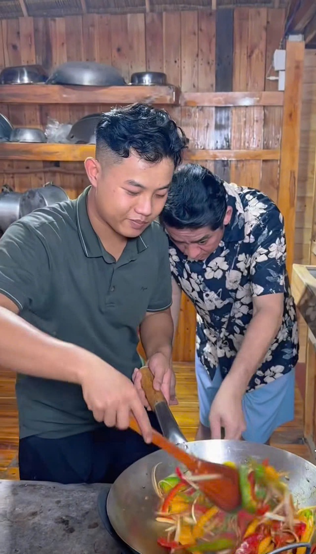 Diễn viên Huỳnh Anh Tuấn sau 9 tháng đột quỵ não và tim: "Tôi hối hận quá"- Ảnh 1. Diễn viên Huỳnh Anh Tuấn sau 9 tháng đột quỵ não và tim: "Tôi hối hận quá"- Ảnh 1.