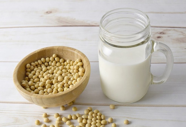 Phụ nữ độ tuổi 40, sắp bước v&agrave;o m&atilde;n kinh NHẤT ĐỊNH phải nhớ ăn đủ 4 thứ để "chống gi&agrave;", khỏe mạnh- Ảnh 1.