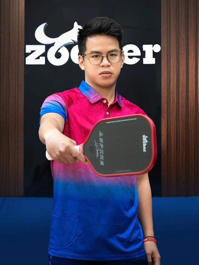 Hùng Anh tại lễ ký kết. Hùng Anh tại lễ ký kết.