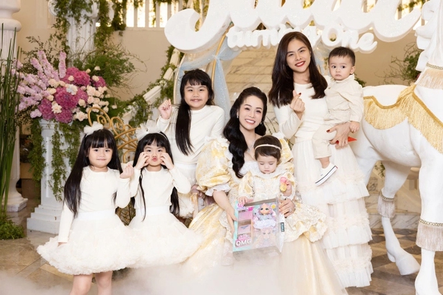 Mẹ 4 con Vân Trang giảm 24kg sau sinh nhờ loại bỏ 1 món ăn trên mâm cơm hàng ngày- Ảnh 1. Mẹ 4 con Vân Trang giảm 24kg sau sinh nhờ loại bỏ 1 món ăn trên mâm cơm hàng ngày- Ảnh 1.