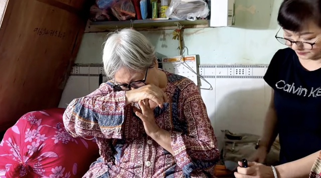 C&ocirc; đ&agrave;o cải lương nức danh: Giờ đi b&aacute;n v&eacute; số, nhặt ve chai, khiến đ&agrave;n em phải bật kh&oacute;c- Ảnh 1.