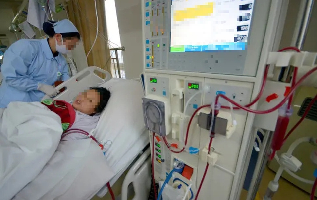 Ng&agrave;y c&agrave;ng nhiều người c&ograve;n trẻ đ&atilde; "vật v&atilde;" v&igrave; bệnh thận, b&aacute;c sĩ n&oacute;i thẳng: 5 th&oacute;i quen n&agrave;y "ph&aacute; thận" nhanh hơn nhịn tiểu- Ảnh 1.