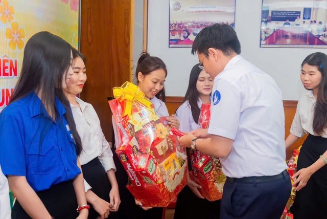 Tuổi trẻ th&agrave;nh phố Hồ Ch&iacute; Minh ho&agrave; c&ugrave;ng kh&ocirc;ng gian xưa - Tết nay tại Lễ hội Tết Việt B&iacute;nh Ngọ năm 2026- Ảnh 3.