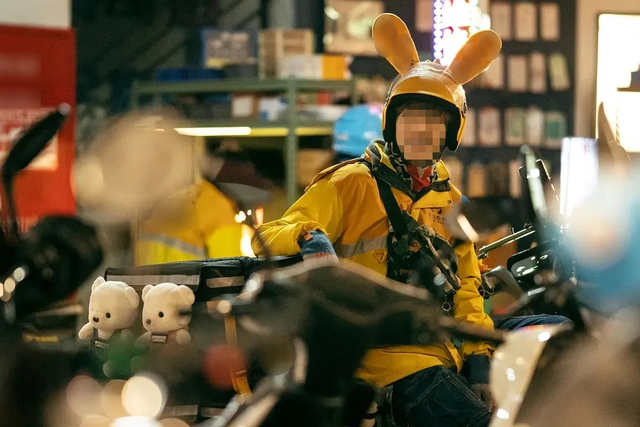 Nam shipper 27 tuổi phát hiện nhiễm HIV, bật khóc: 1 lần sai, cả đời còn lại cũng khó sửa- Ảnh 1. Nam shipper 27 tuổi phát hiện nhiễm HIV, bật khóc: 1 lần sai, cả đời còn lại cũng khó sửa- Ảnh 1.