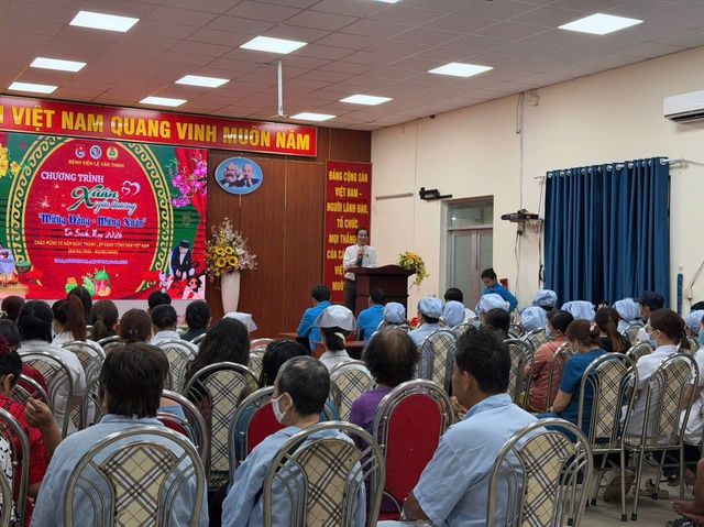 Ấm &aacute;p nghĩa t&igrave;nh &ldquo;Phi&ecirc;n chợ 0 đồng&rdquo; tại bệnh viện L&ecirc; Văn Thịnh: Khi y&ecirc;u thương lan tỏa giữa những ng&agrave;y cận tết- Ảnh 5.