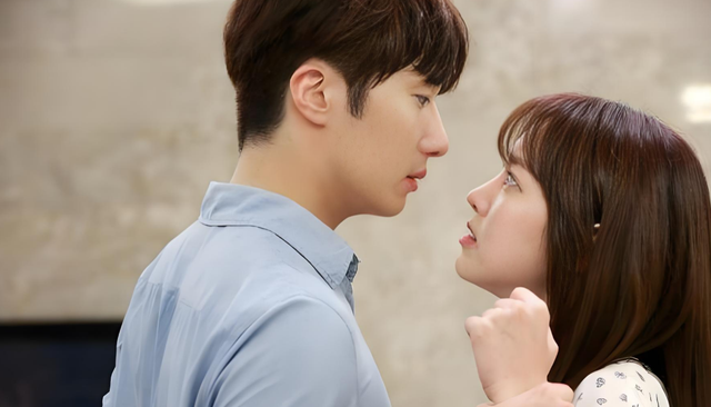 Về qu&ecirc; chăm mẹ ốm 2 tuần, khi quay lại th&agrave;nh phố, vừa mở cửa v&agrave;o nh&agrave; m&agrave; t&ocirc;i chết điếng, bạn trai th&igrave; c&uacute;i mặt kh&ocirc;ng d&aacute;m nh&igrave;n t&ocirc;i- Ảnh 1.