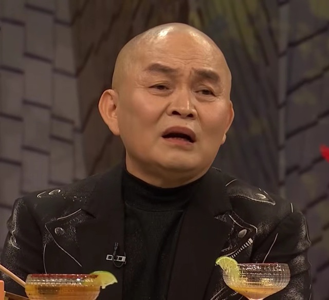 Xuân Hinh bị 1 phụ nữ gọi con xưng mẹ, nói thẳng: "Con hơn tuổi mẹ, 60 rồi"- Ảnh 1. Xuân Hinh bị 1 phụ nữ gọi con xưng mẹ, nói thẳng: "Con hơn tuổi mẹ, 60 rồi"- Ảnh 1.