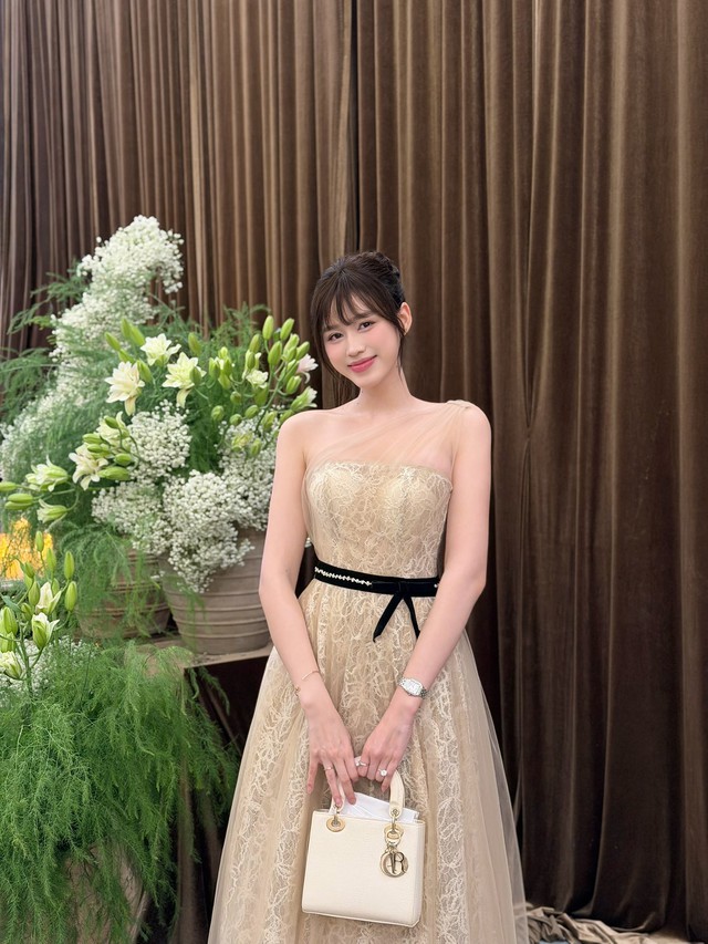 Đỗ Thị H&agrave; bị "t&oacute;m d&iacute;nh" qua camera thường, h&agrave;nh động khư khư với chồng doanh nh&acirc;n g&acirc;y ch&uacute; &yacute;  - Ảnh 4.