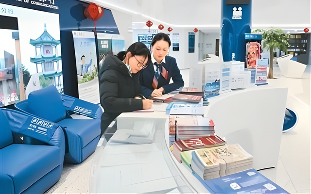 Khách hàng gửi tiết kiệm 3 tỷ đồng, lúc đến rút bị yêu cầu nộp thêm 400 triệu: Ngân hàng khẳng định không có sự nhầm lẫn- Ảnh 1. Khách hàng gửi tiết kiệm 3 tỷ đồng, lúc đến rút bị yêu cầu nộp thêm 400 triệu: Ngân hàng khẳng định không có sự nhầm lẫn- Ảnh 1.