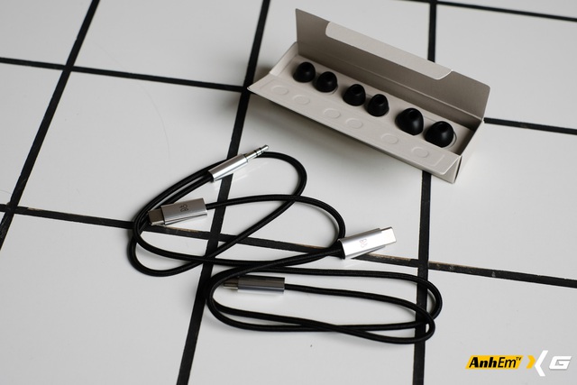 "Tr&ecirc;n tai" mẫu tai nghe TWS gi&aacute;... 47 triệu đồng đắt bậc nhất tại Việt Nam: Liệu c&oacute; g&igrave; hay ho? - Ảnh 3.