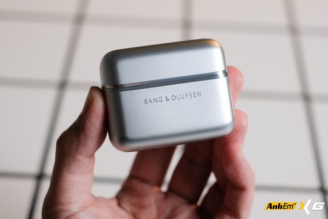 "Tr&ecirc;n tai" mẫu tai nghe TWS gi&aacute;... 47 triệu đồng đắt bậc nhất tại Việt Nam: Liệu c&oacute; g&igrave; hay ho? - Ảnh 4.