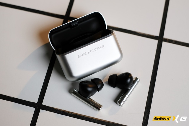"Tr&ecirc;n tai" mẫu tai nghe TWS gi&aacute;... 47 triệu đồng đắt bậc nhất tại Việt Nam: Liệu c&oacute; g&igrave; hay ho? - Ảnh 11.