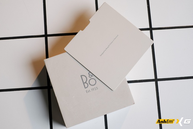 "Tr&ecirc;n tai" mẫu tai nghe TWS gi&aacute;... 47 triệu đồng đắt bậc nhất tại Việt Nam: Liệu c&oacute; g&igrave; hay ho? - Ảnh 2.