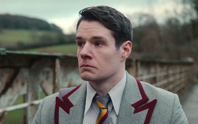 Xem phim Sex Education, tôi khóc nấc khi bắt gặp hành động con trai làm trước gương - Ảnh 1.