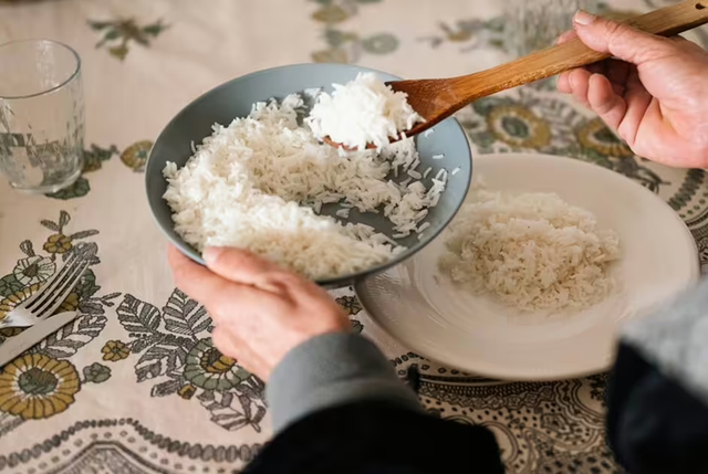 Người mắc đ&aacute;i th&aacute;o đường type 1 chia sẻ 3 c&aacute;ch &ldquo;xử l&yacute;&rdquo; cơm gi&uacute;p hạn chế tăng đường huyết - Ảnh 1.