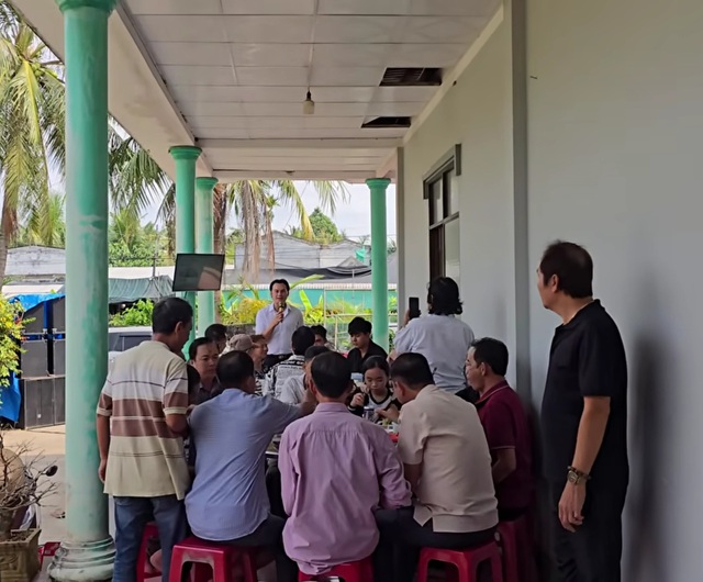 Nam NSƯT từ Mỹ về qu&ecirc; l&agrave;m cỗ đ&atilde;i d&acirc;n l&agrave;ng, n&oacute;i 1 t&acirc;m nguyện - Ảnh 2.