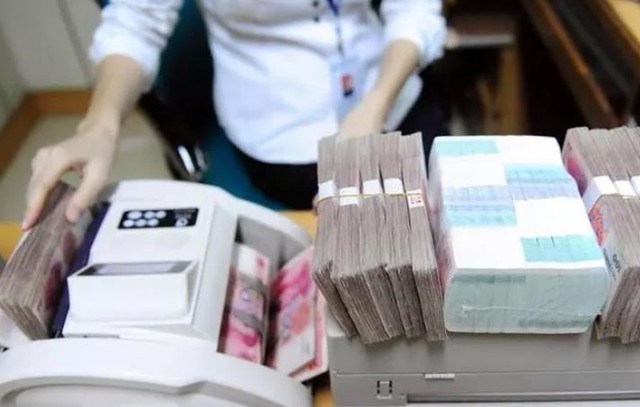 Gửi tiết kiệm 12 triệu/th&aacute;ng lo tiền dưỡng gi&agrave; cho bố mẹ, người con chết lặng r&uacute;t hết tiền v&igrave; l&yacute; do kh&ocirc;ng ngờ nhất- Ảnh 2.