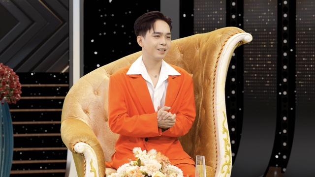 Nam nh&acirc;n vi&ecirc;n b&aacute;n shop quần &aacute;o l&ecirc;n truyền h&igrave;nh, cả x&oacute;m đổ v&agrave;o xem - Ảnh 1.