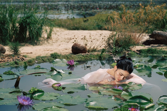 Vợ Phan Mạnh Quỳnh bị bỏng nắng v&igrave; "chiều chồng" l&agrave;m 1 việc - Ảnh 3.