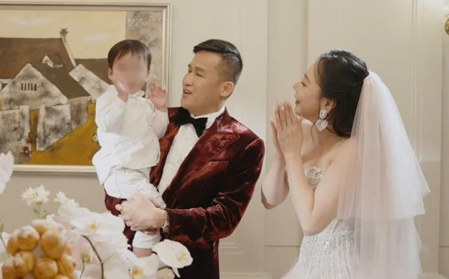 Ph&uacute; b&agrave; showbiz từng h&aacute;t cho đại tướng V&otilde; Nguy&ecirc;n Gi&aacute;p: U50 vi&ecirc;n m&atilde;n b&ecirc;n chồng doanh nh&acirc;n điển trai - Ảnh 5.