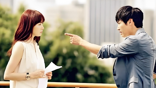 Khi t&ocirc;i tuy&ecirc;n bố ly h&ocirc;n, chồng nh&igrave;n t&ocirc;i hồi l&acirc;u rồi cười khẩy, bảo t&ocirc;i l&agrave; "đồ dở hơi"- Ảnh 1.