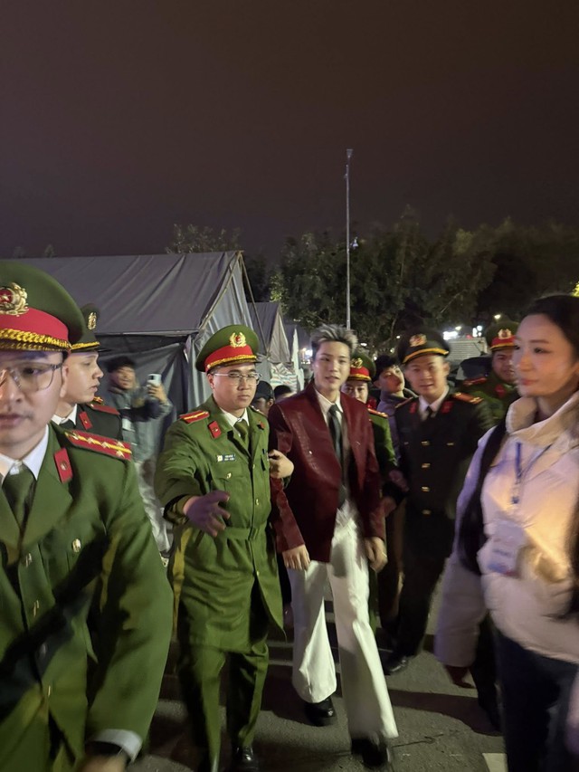 C&ocirc;ng an Lạng Sơn hỗ trợ nam ca sĩ đ&igrave;nh đ&aacute;m sinh năm 1997 - Ảnh 3.