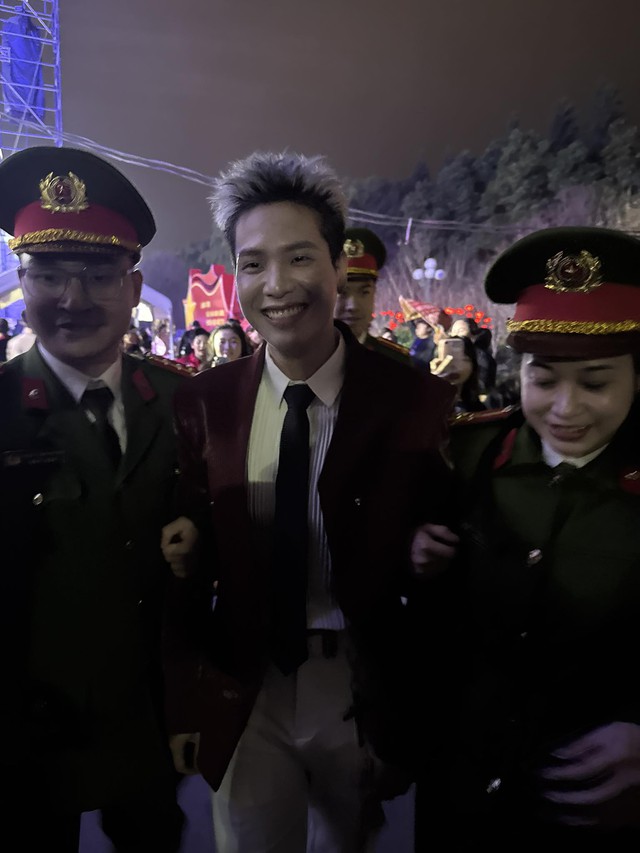 C&ocirc;ng an Lạng Sơn hỗ trợ nam ca sĩ đ&igrave;nh đ&aacute;m sinh năm 1997 - Ảnh 1.