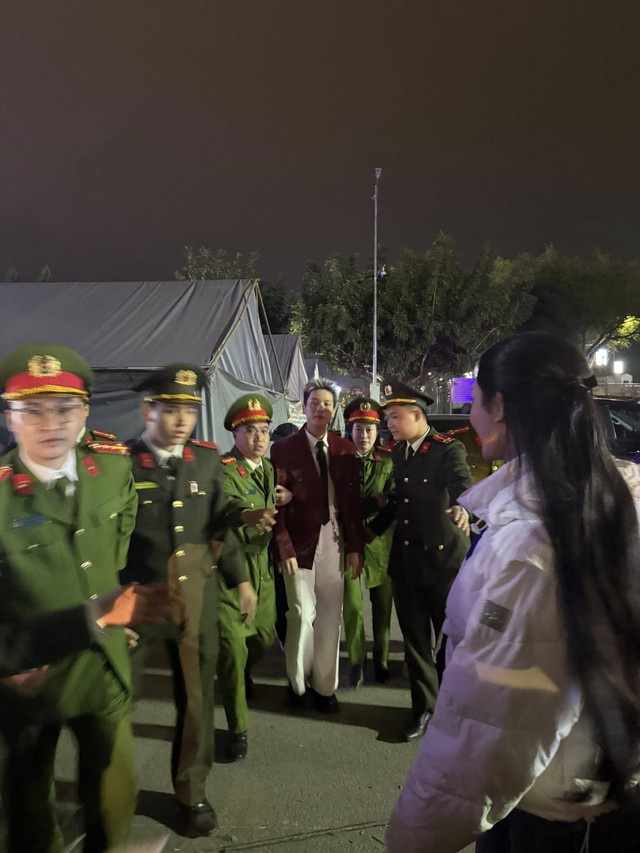 C&ocirc;ng an Lạng Sơn hỗ trợ nam ca sĩ đ&igrave;nh đ&aacute;m sinh năm 1997 - Ảnh 4.