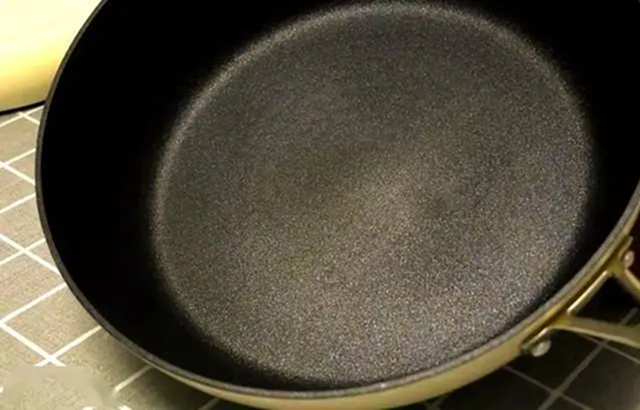 4 đồ d&ugrave;ng nh&agrave; bếp n&ecirc;n dừng d&ugrave;ng ngay: B&aacute;c sĩ cảnh b&aacute;o nguy cơ nằm trong &ldquo;danh s&aacute;ch g&acirc;y ung thư&rdquo;, hầu như nh&agrave; n&agrave;o cũng c&oacute;- Ảnh 1.