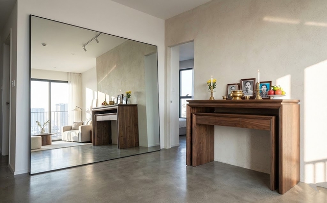 Chớ dại đặt gương ở 3 vị tr&iacute; n&agrave;y trong ph&ograve;ng kh&aacute;ch ng&agrave;y Tết: Tiền bạc "đội n&oacute;n ra đi", vợ chồng lục đục quanh năm- Ảnh 2.