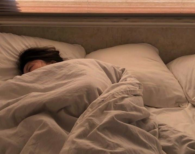 Người đ&agrave;n &ocirc;ng mắc ung thư phổi giai đoạn cuối d&ugrave; kh&ocirc;ng h&uacute;t thuốc, uống rượu, thủ phạm đến từ 3 th&oacute;i quen nhiều người mắc trong ph&ograve;ng ngủ- Ảnh 2.