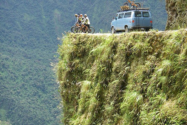 Con đường nguy hiểm nhất thế giới- Ảnh 2.