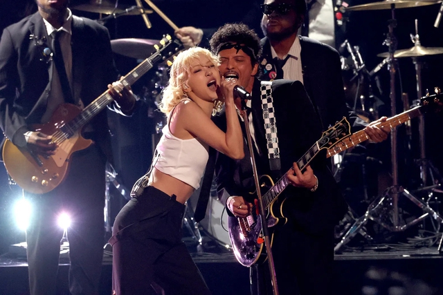 Mỹ nh&acirc;n đẹp nhất thế giới sự nghiệp l&ecirc;n thẳng 1 đường: Vừa t&aacute;ch nh&oacute;m đ&atilde; li&ecirc;n tục l&agrave;m n&ecirc;n lịch sử, qu&aacute; khứ bất c&ocirc;ng đi v&agrave;o dĩ v&atilde;ng - Ảnh 2.