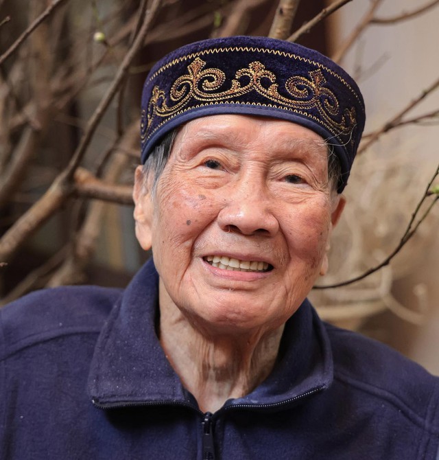 C&acirc;y đại thụ &acirc;m nhạc Việt Nam tuổi U100: 1 b&ecirc;n phổi kh&ocirc; cứng, thở oxy h&agrave;ng ng&agrave;y nhưng lại xuất hiện t&oacute;c đen- Ảnh 1.