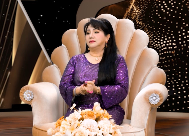 Nữ danh ca U70: "T&ocirc;i b&igrave;nh tĩnh k&yacute; giấy ly h&ocirc;n" - Ảnh 1.