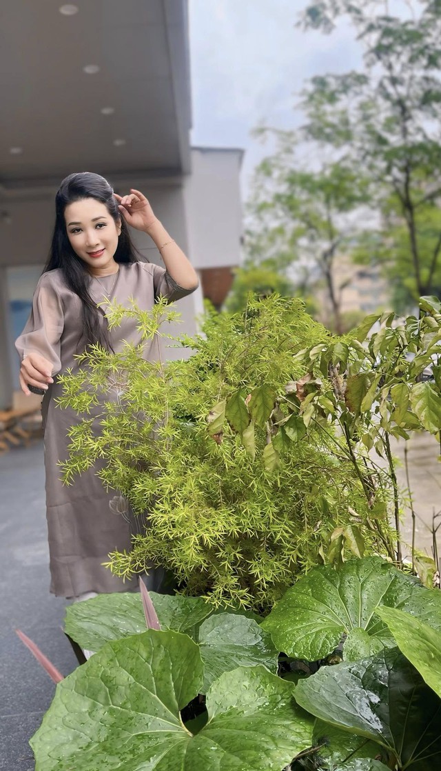 Mẹ đơn th&acirc;n l&agrave; nữ NSƯT đ&igrave;nh đ&aacute;m 1 thời: U60 gi&agrave;u c&oacute;, đẹp căng tr&agrave;n, nhiều người si m&ecirc; tặng v&agrave;ng- Ảnh 9.