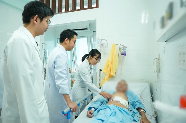 Ba th&aacute;ng gi&agrave;nh giật sự sống cho người bệnh nguy kịch: kỳ t&iacute;ch từ những gi&acirc;y ph&uacute;t ngưng tim tr&ecirc;n b&agrave;n mổ - Ảnh 2.