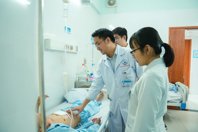 Ba th&aacute;ng gi&agrave;nh giật sự sống cho người bệnh nguy kịch: kỳ t&iacute;ch từ những gi&acirc;y ph&uacute;t ngưng tim tr&ecirc;n b&agrave;n mổ - Ảnh 3.