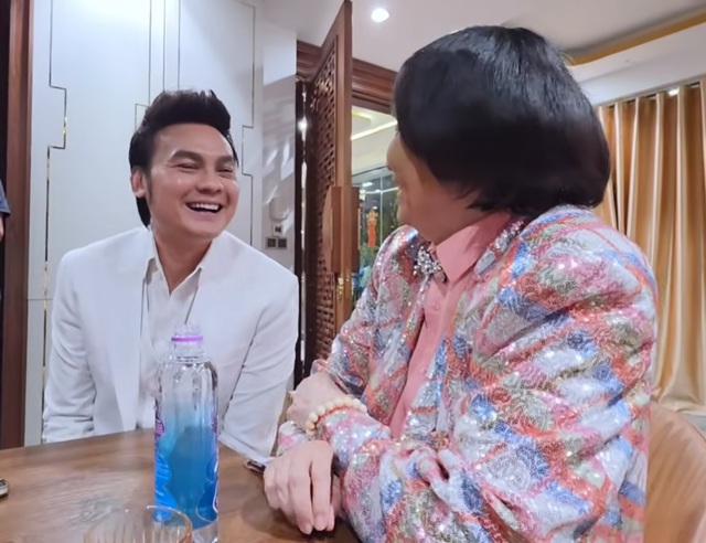 Nam NSƯT từ Mỹ về gặp một nam NSND U80: "Ba t&ocirc;i đ&oacute;" - Ảnh 1.