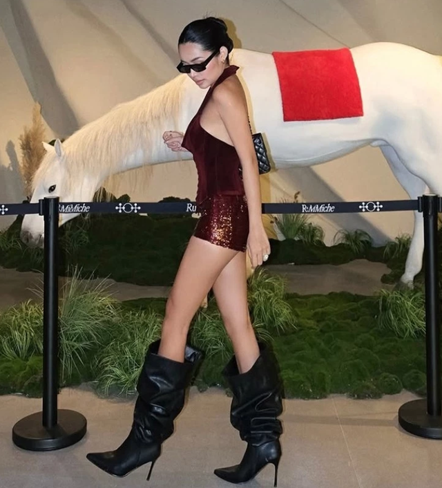 Style &ldquo;g&aacute;i phố&rdquo; của Phương Ly: da n&acirc;u, v&aacute;y ngắn v&agrave; vibe cool-girl cuốn cực - Ảnh 28.