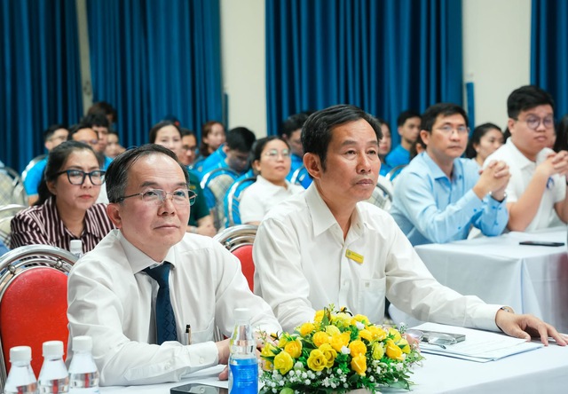 Mệnh lệnh từ tr&aacute;i tim: Những &ldquo;chiến sĩ &aacute;o trắng&rdquo; Th&agrave;nh phố Hồ Ch&iacute; Minh vươn khơi v&igrave; Trường Sa th&acirc;n y&ecirc;u - Ảnh 3.